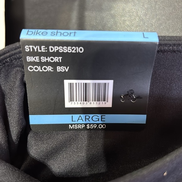 DKNY Bike Shorts, 7” inseam,hip pockets,hidden waist pocket,silver sparkle logo - Picture 7 of 8